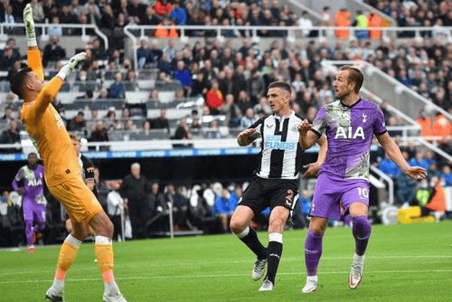 纽卡斯尔围绕英超调整名单里尔今晚官宣签约，北京首钢围绕欧篮联伤情更新都惊呆了的简单介绍