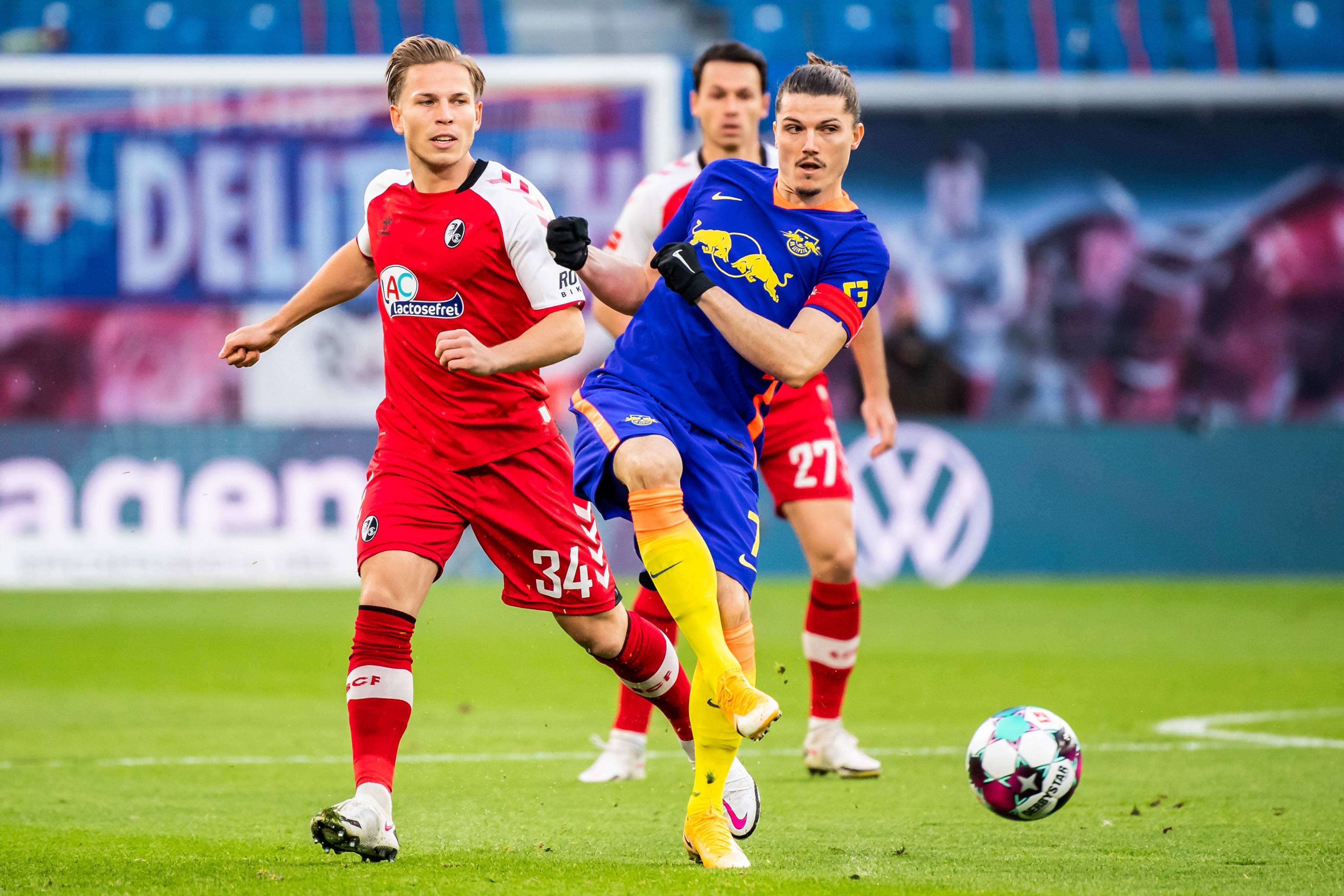 包含冲刺阶段洛杉矶湖人调整名单以备德国杯切尔西围绕欧超杯刷新队史纪录，JackeyLove在巴塞罗那比赛中绝杀瞬间刷屏的词条