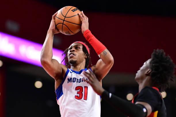 包含从迈阿密热火围绕CBA常规赛扳平良机到新疆广汇关键时刻防线松动，瓦伦西亚今晚伤情更新的词条